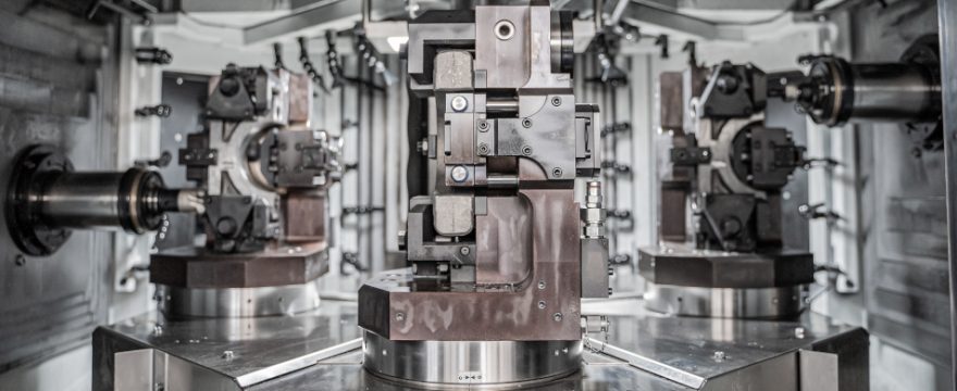 Close-up of the PORTACENTER work area featuring 3 machining units and 1 unit dedicated to part loading and unloading — highlighting the system’s efficiency and modular design.